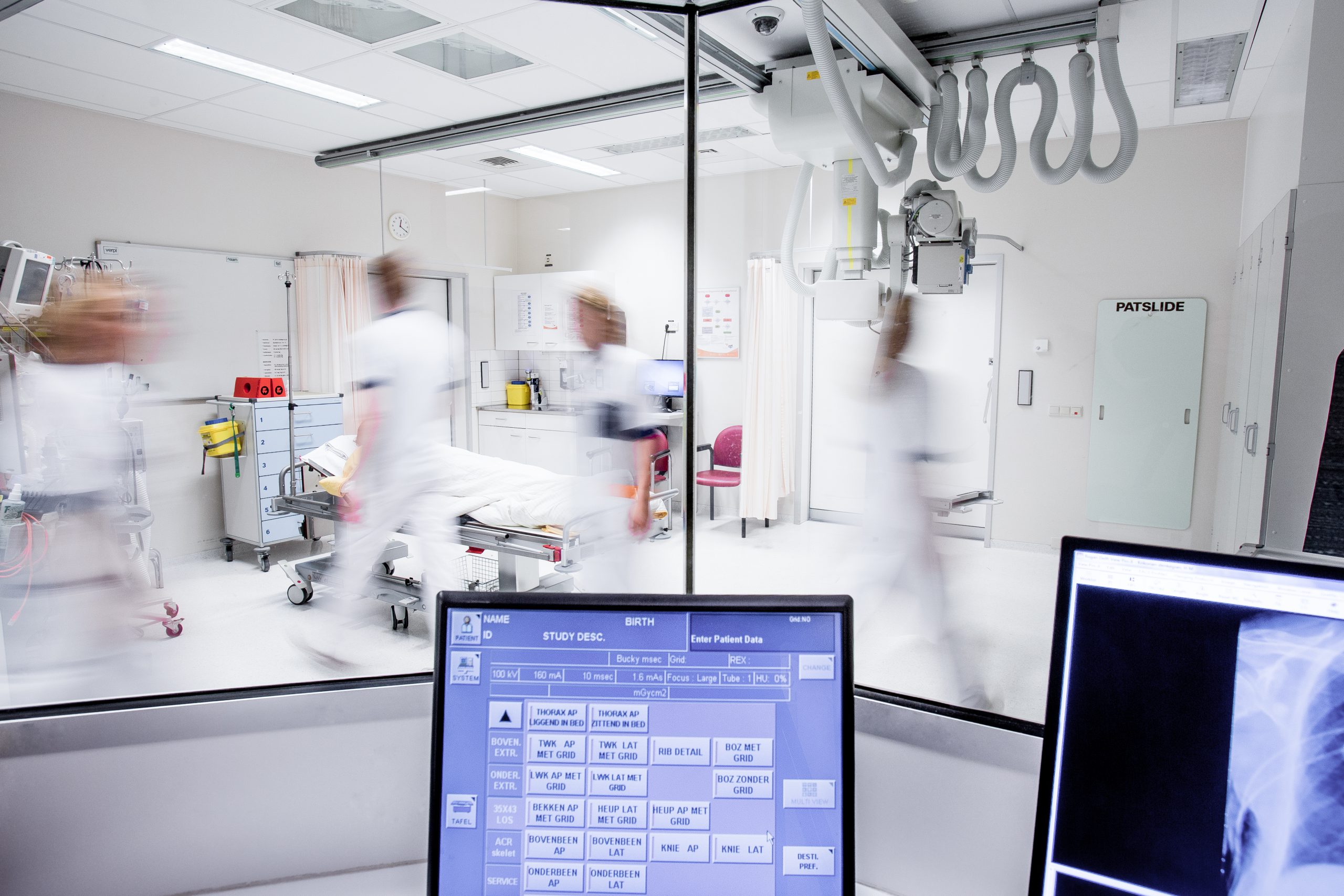 Beeld met bewegende zorgprofessionals op de SEH